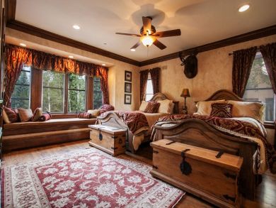 Luxury Alpine Style Huge Vacation Retreat Ski in Ski Out